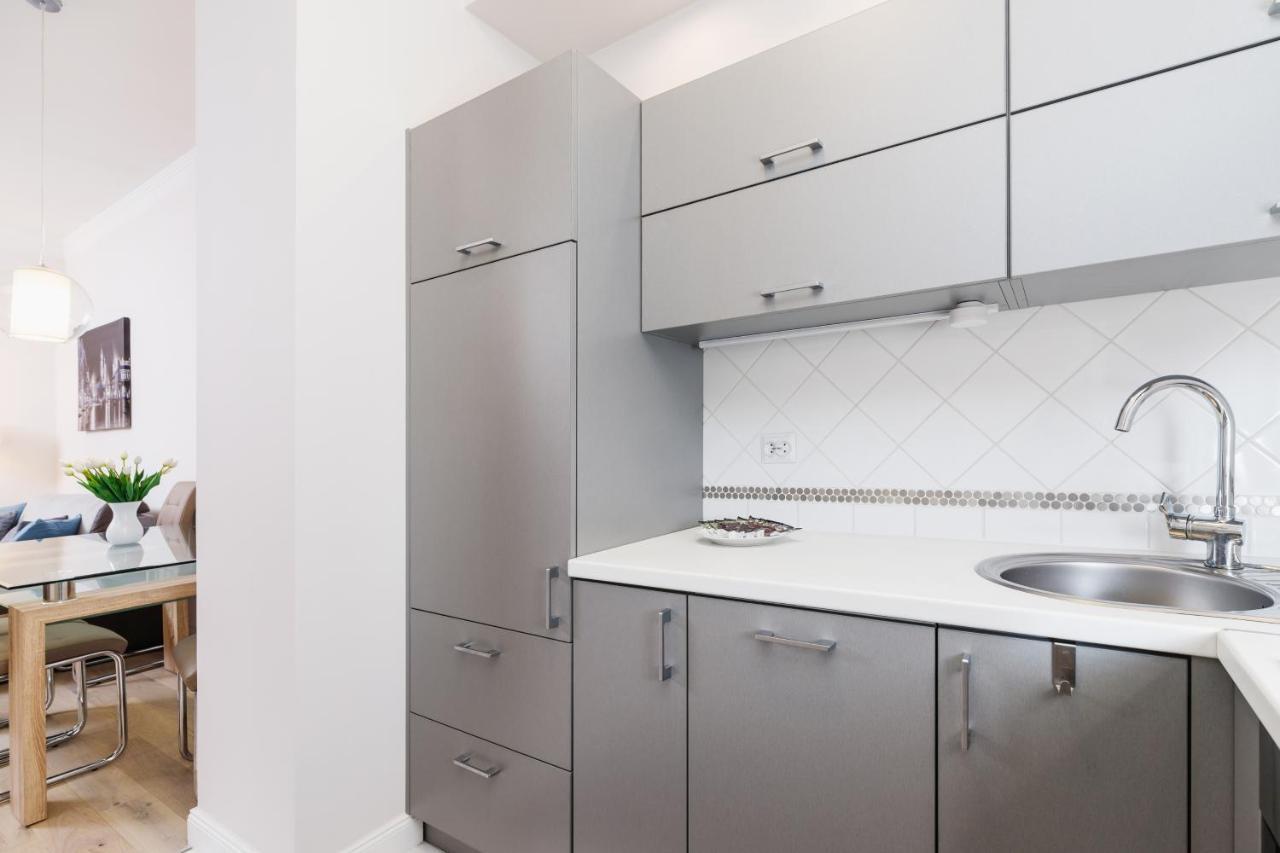 Modern Apartment Lubicz Kraków by Renters Cracóvia Exterior foto