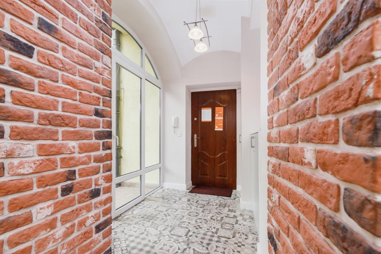 Modern Apartment Lubicz Kraków by Renters Cracóvia Exterior foto