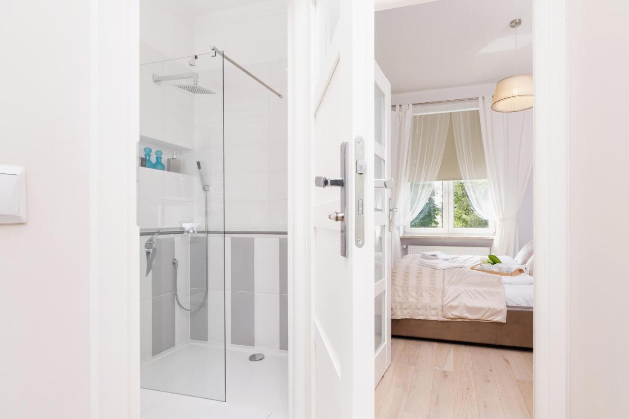 Modern Apartment Lubicz Kraków by Renters Cracóvia Exterior foto